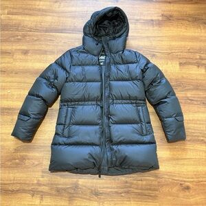 Helly Hansen Black Puffer Coat with Hood and Water-Resistant Finish